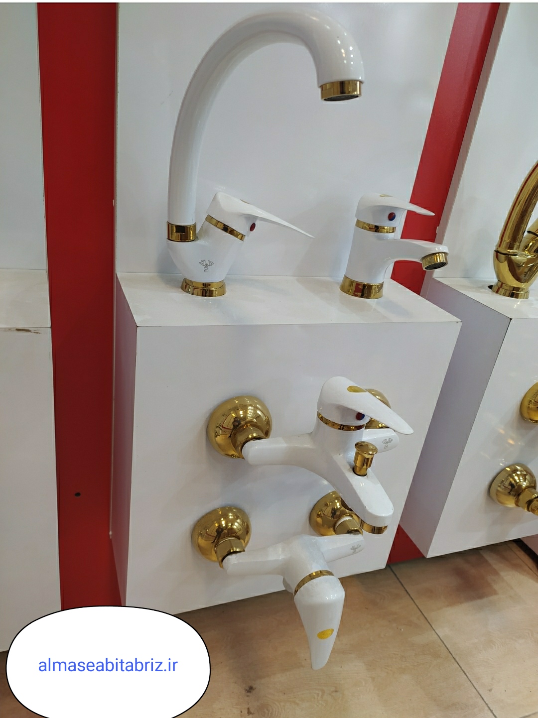 ست شیرآلات سفید طلایی برلیان مدل ارس به همراه علم‌ دوش دوکاره و شلنگ توالت (ست کامل)