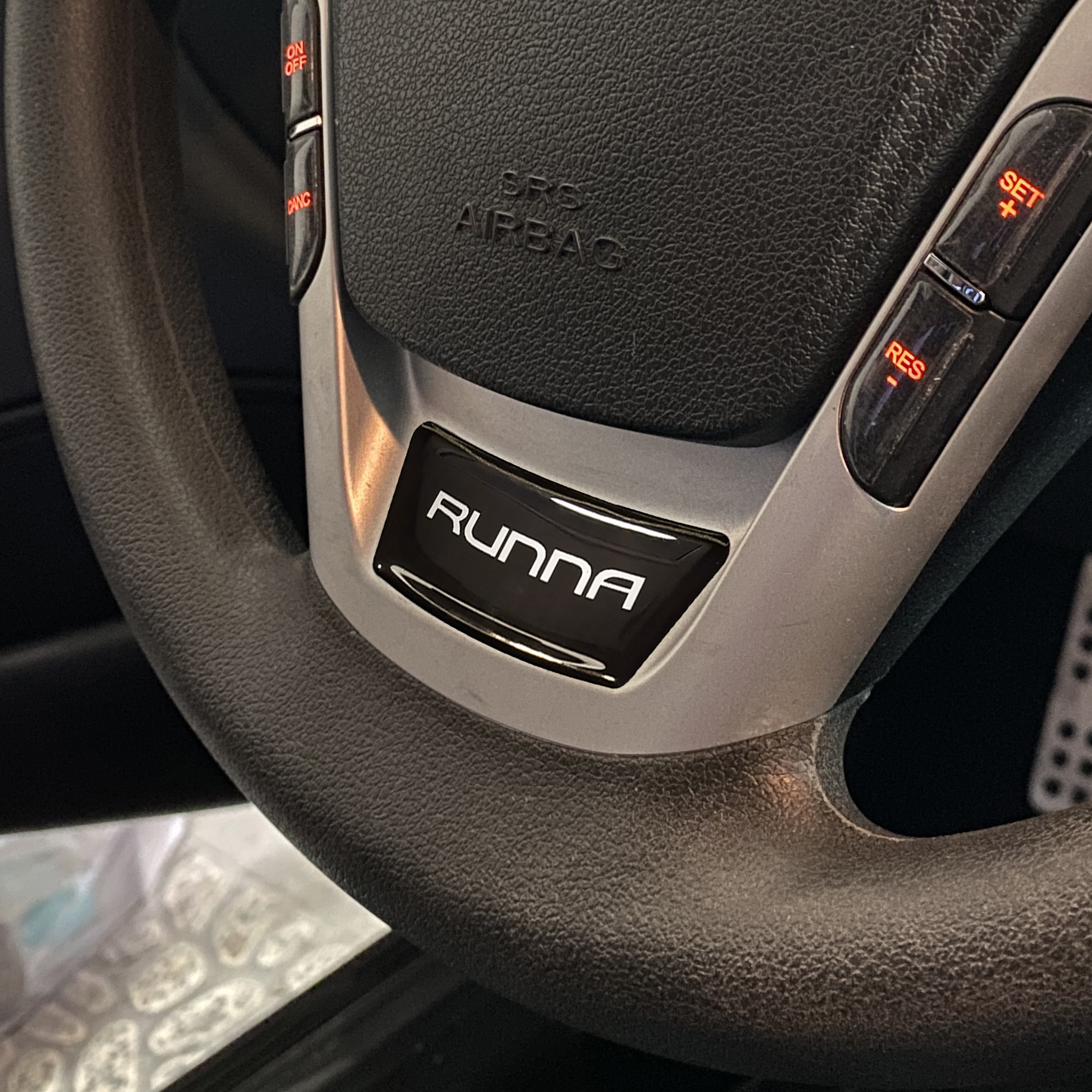 آرم فرمان خودرو آرسی زد اسپرت مدل RPlus2022 مناسب برای رانا پلاس