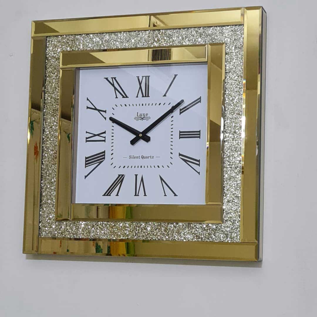 ساعت دیواری آینه ای نگین دار مربع مدل لوکس بسیار زیبا و جذاب در دو رنگ مختلف نقره ای و برنز قطر 60 سانت