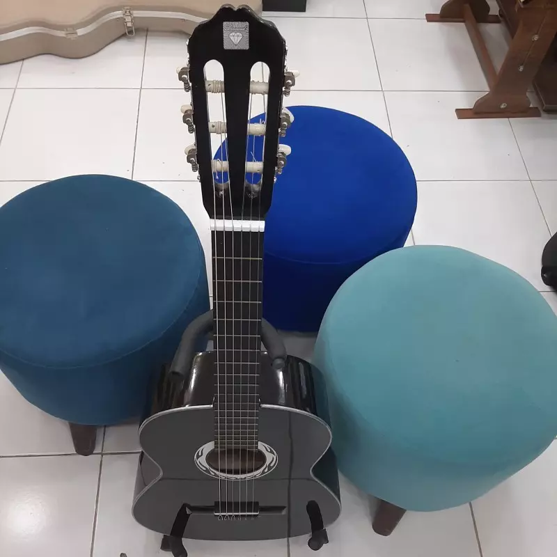 گیتار دیاموند سیاه رنگ با کیف