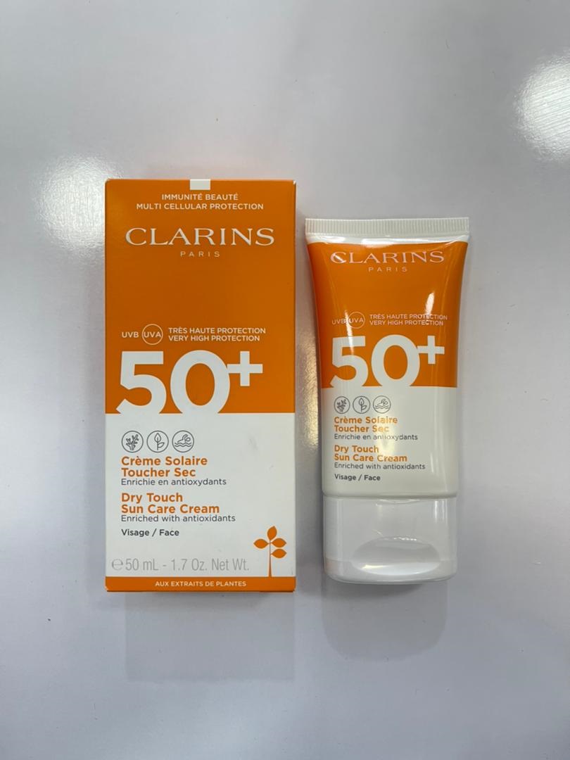 ضد آفتاب کلارنس مدل +Clarins Dry Touch UVA/UVB Spf50 | مخصوص پوست چرب، بافت فوق‌العاده سبک و مات | 50 میل